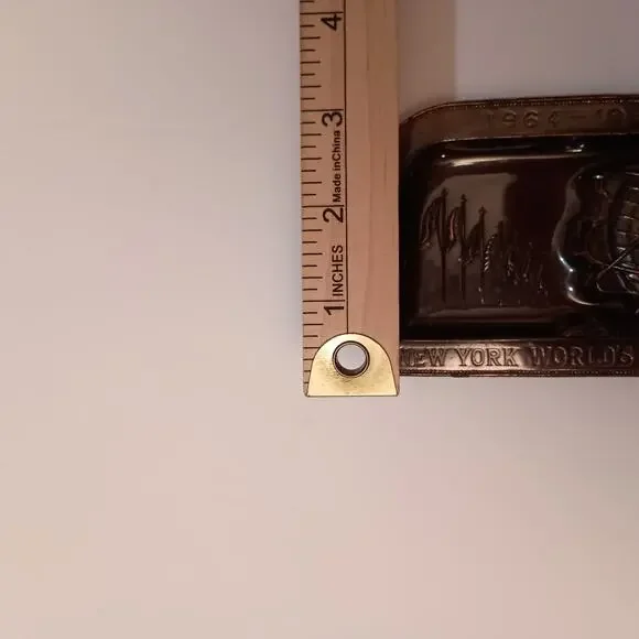 Four Vintage Small Ashtrays Winston, Washington, Worlds Fair, and Boars Head Inn - Picture 11 of 12